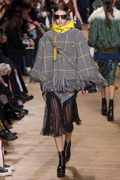 Look 11